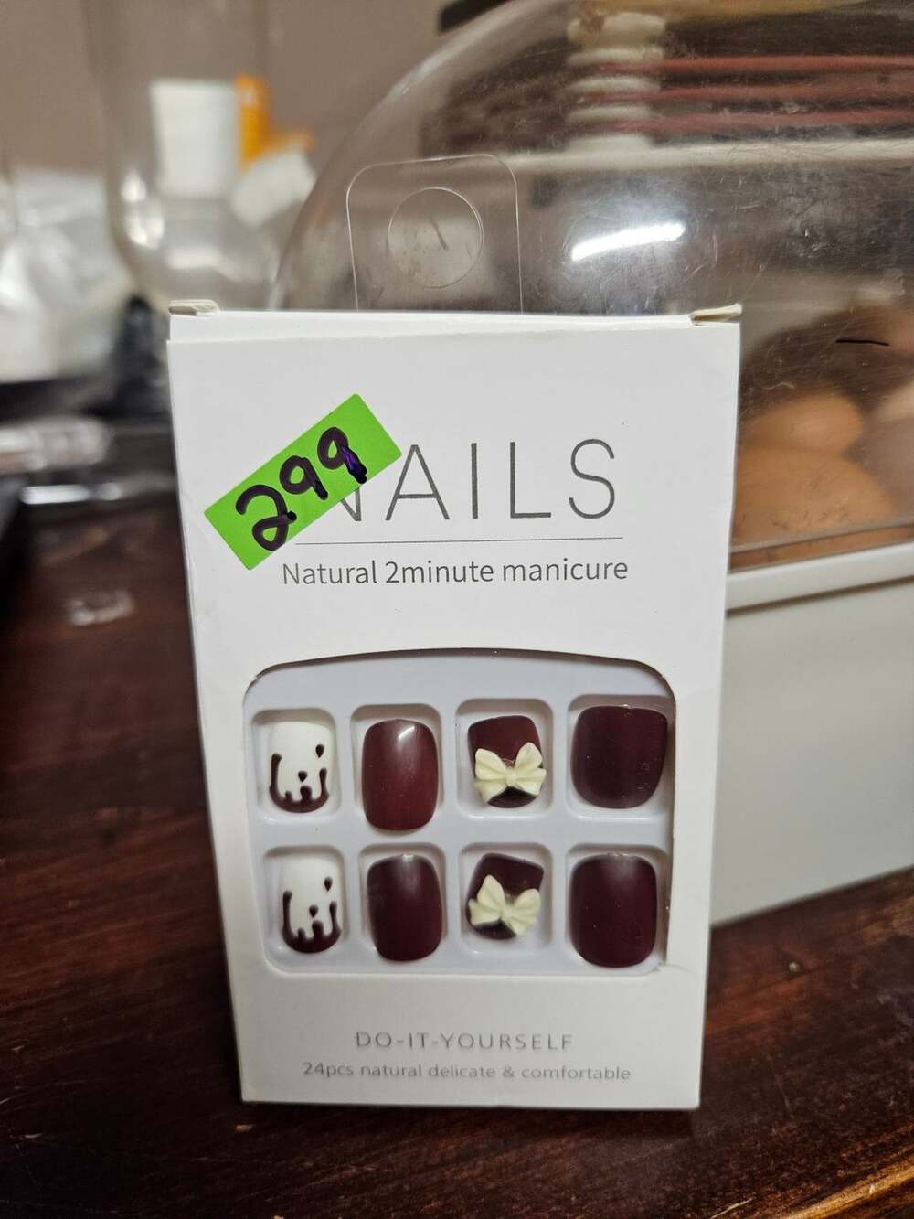 As is no glue or stickers just nails only.
24pcs/box Press On Nails with glue